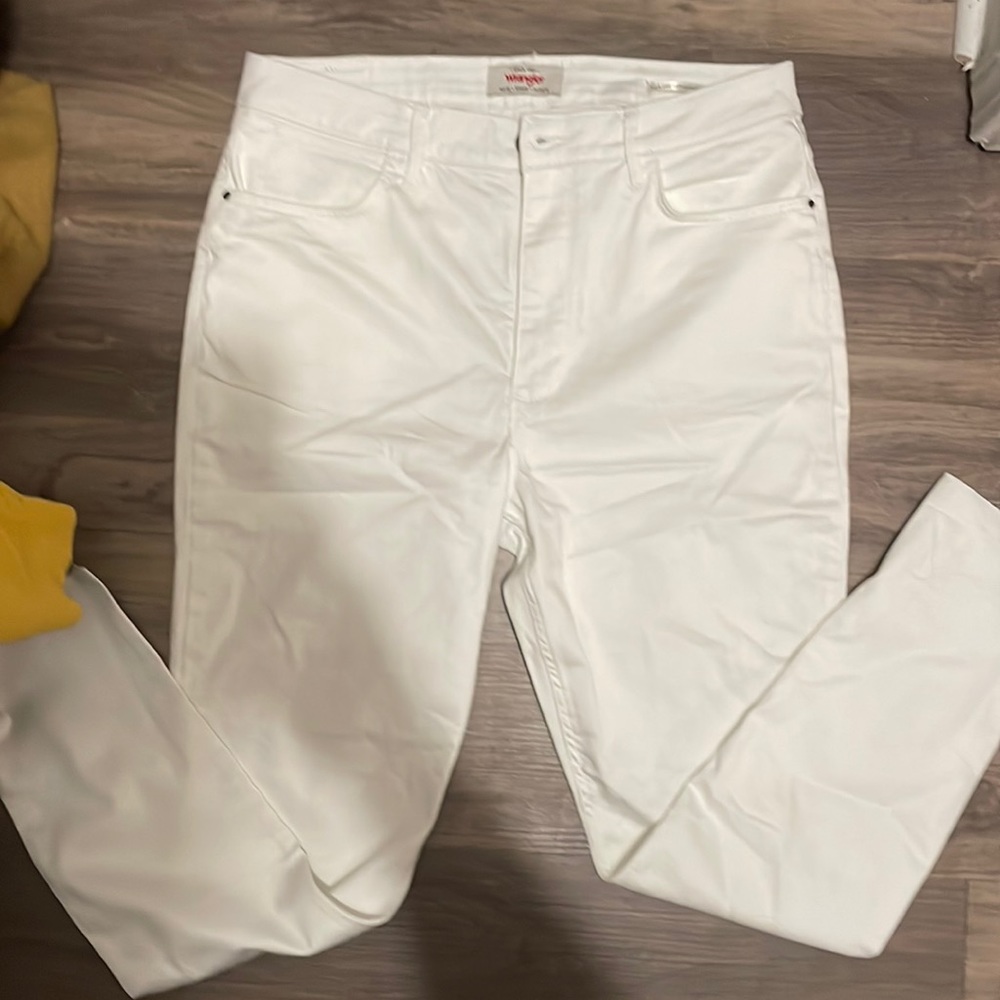 White Wrangler high rise skinny jeans